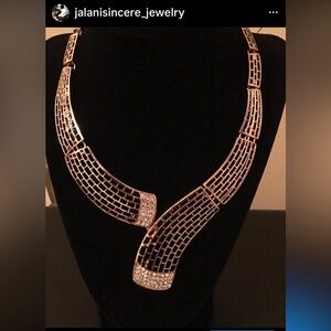 New asymmetrical mesh necklace with rhinestones
